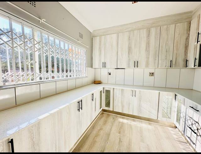 11 BEDROOM HOUSE FOR SALE IN MYNGENOEGEN AH